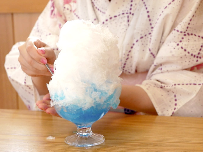 地元の人に愛される名物ふわふわかき氷