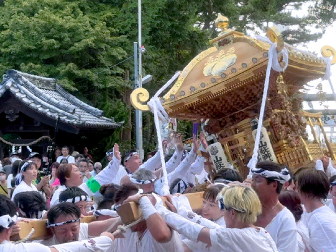 神輿・山車・御船が境内に勢揃い歓声やまぬ圧巻の勇姿を見よ！