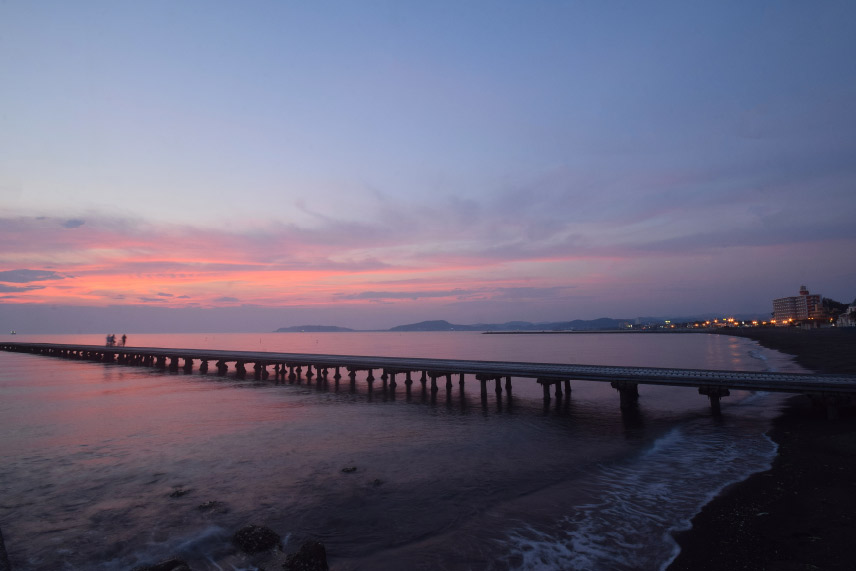 去来する思いは残光に溶けて