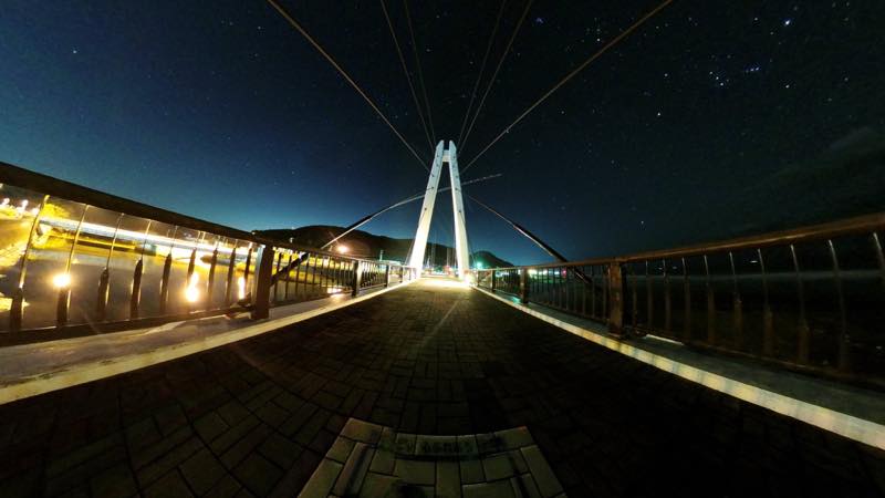 夜のサーフ橋