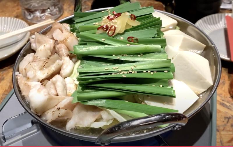 館山に居ながらにして博多気分。女性スタッフ多数で雰囲気◎