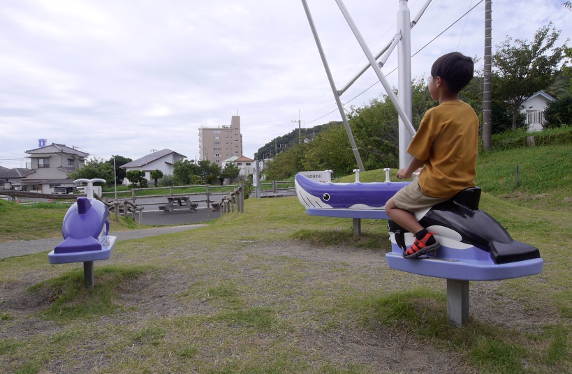クジラ遊具