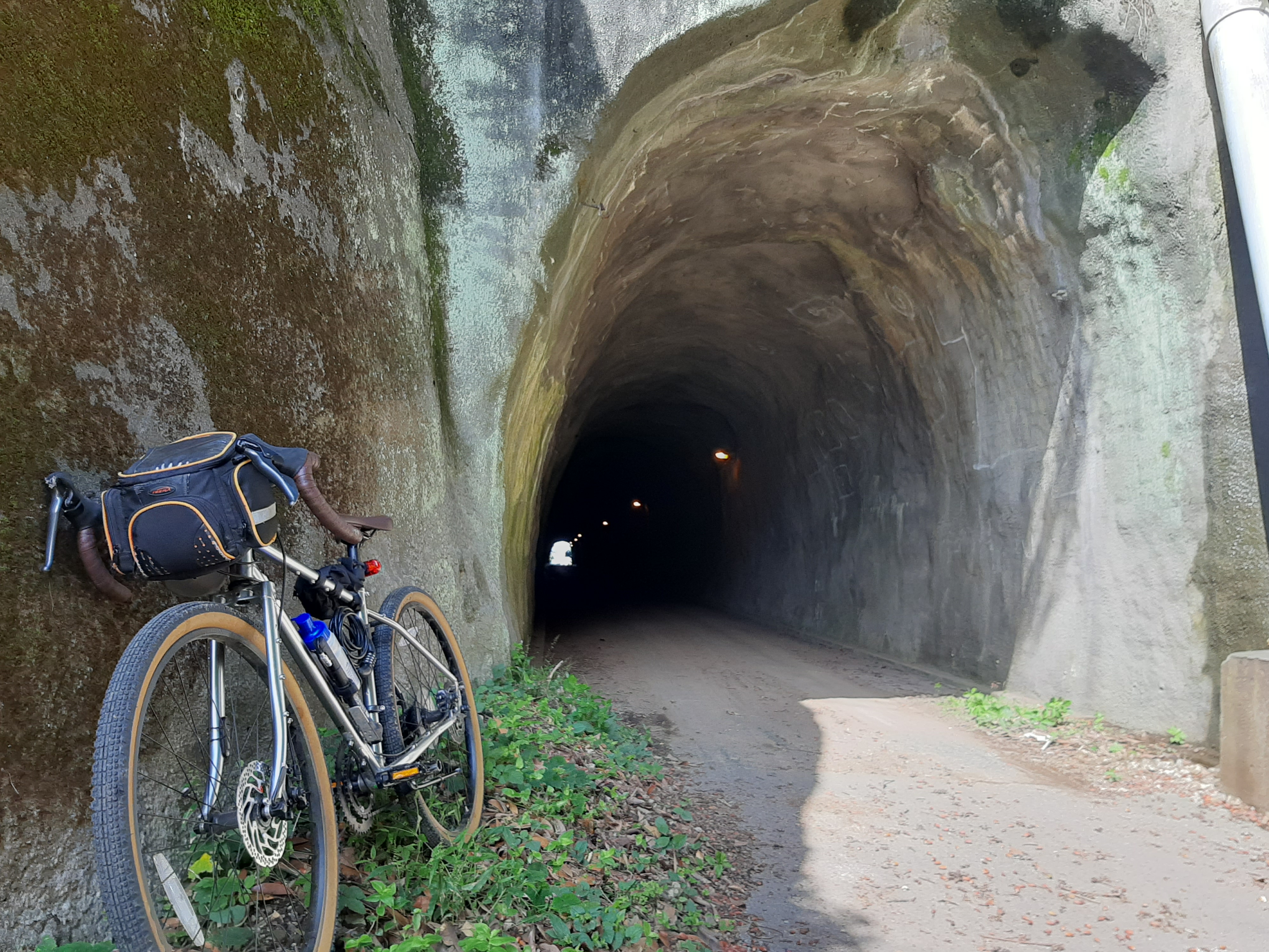 素掘りトンネル